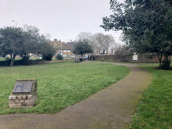 Quaker Burial Ground Gardens