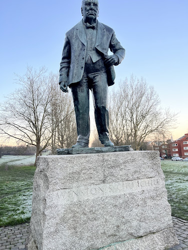 Winston Churchill Statue