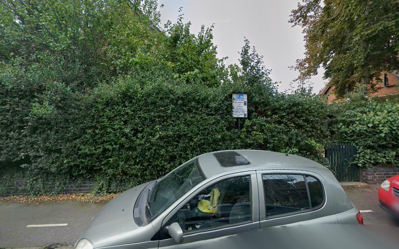 Blue Plaque: Anne Ridler and Vivian Ridler