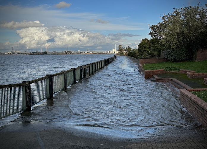 Thames Path - Thamesmead