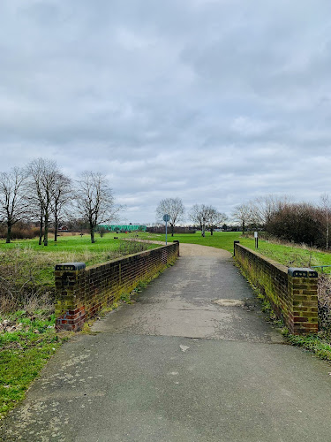 Mayesbrook Park Lakeside Walk (Woodland Trail)