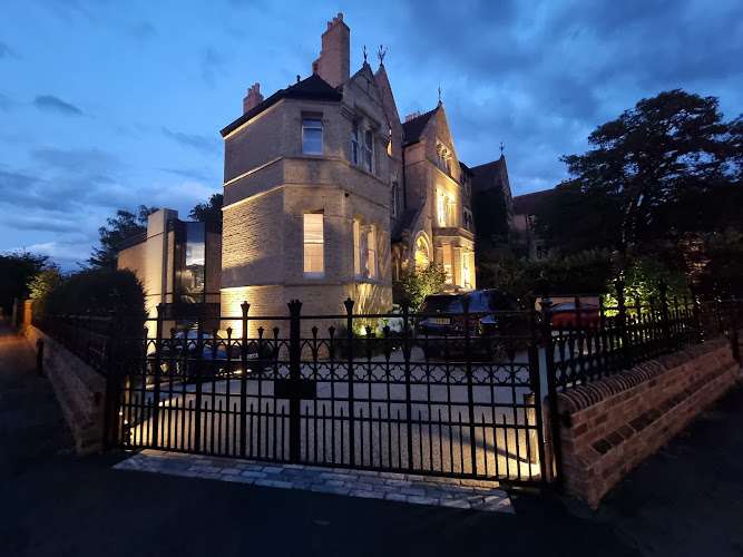 Blue Plaque: Mary Arnold Ward