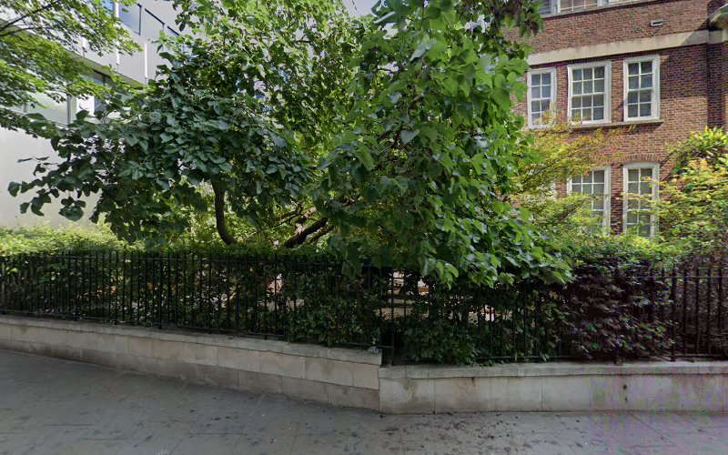 Girdlers’ Hall Garden