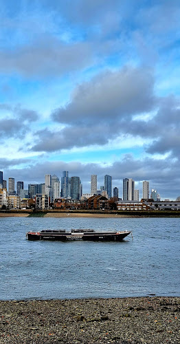 Thames Path (Wapping)
