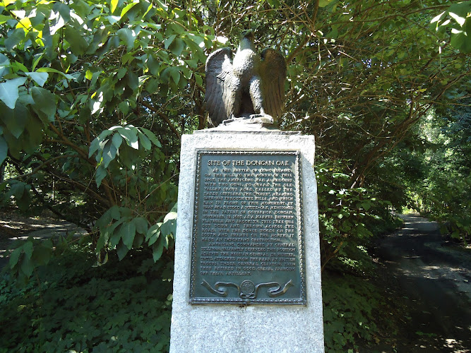 Dongan Oak Monument
