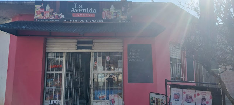 "The Avenue" ("La Avenida")