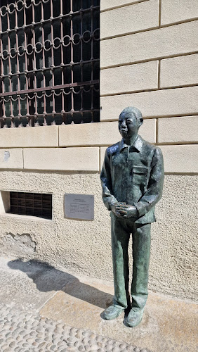 Nelson Mandela Statue