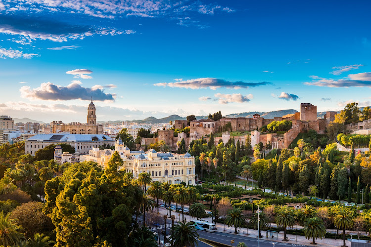 Explore Malaga Free tours and private tours (Explora Málaga Free tours y tours privados)
