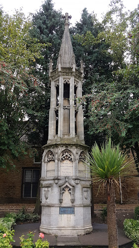 Memorial to Henry Pearson (Peterborough's First Mayor)