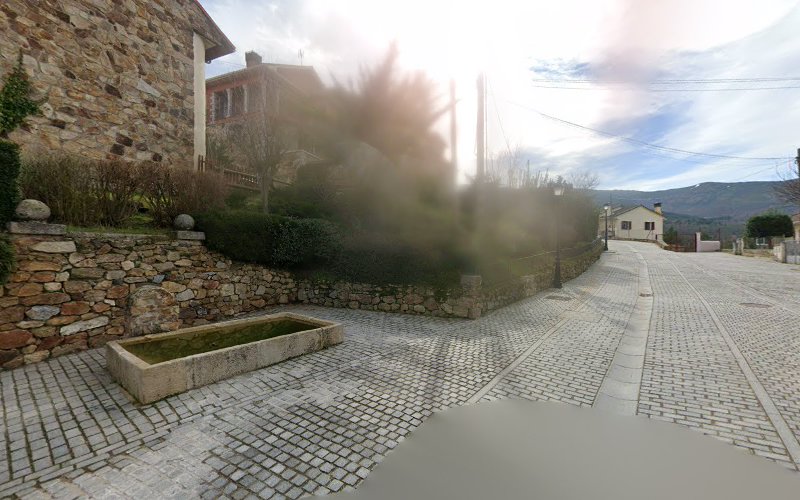 Fountain and washhouse (Fuente lavadero)