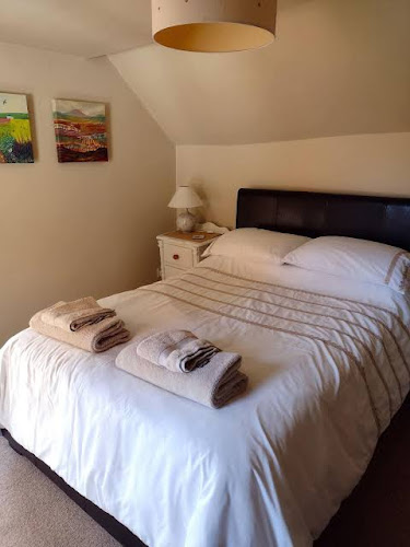 Ludlow centre, period town cottage with pet friendly garden & free parking