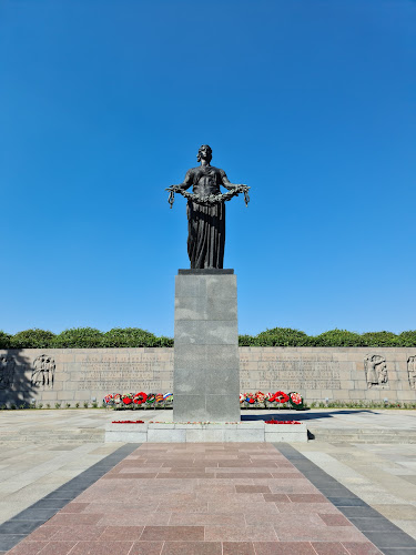 Motherland Monument at the Piskarovsky Memorial Cemetery (Mat'-Rodina Monument Na Piskarovskom Memorial'nom Kladbishche)